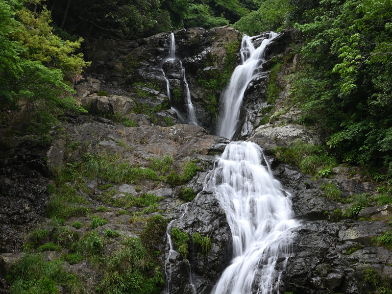 岩龍寺の滝風景
